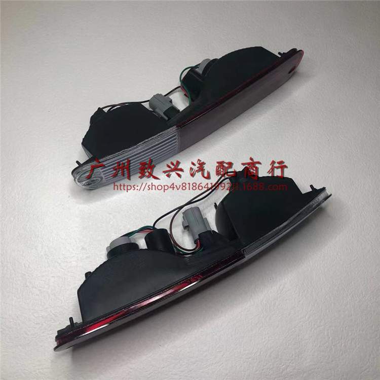 03帕杰罗V73 V75 V77 猎豹2031 后雾灯 后尾灯 后杠灯MN117951