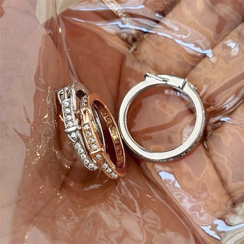 皮带扣满钻玫瑰金色戒指女小众设计情侣对戒2025新款爆款食指戒男