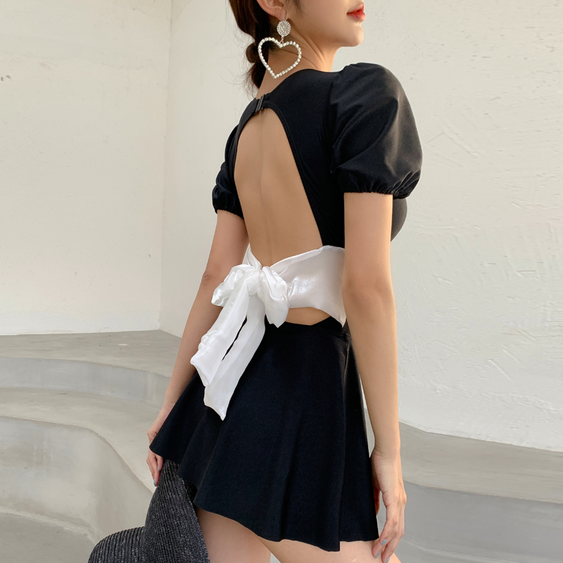 金珠2021新款泳衣女夏连体保守显瘦遮肚仙气小胸学生海边游泳衣