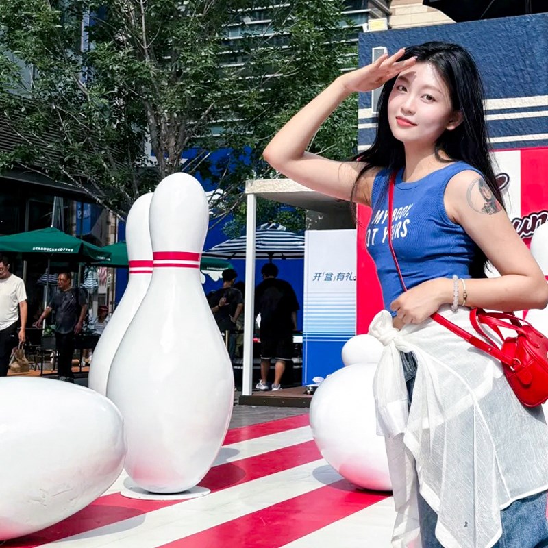 仿真保龄球玻璃钢雕塑保龄球模型保龄球拍照打卡摆件网红美陈定制