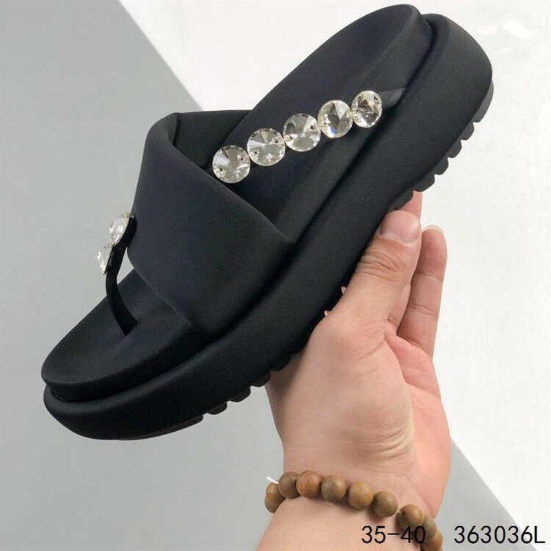 2024年新款黑色外穿水钻厚底拖鞋今年流行的女鞋单鞋人字拖爆款