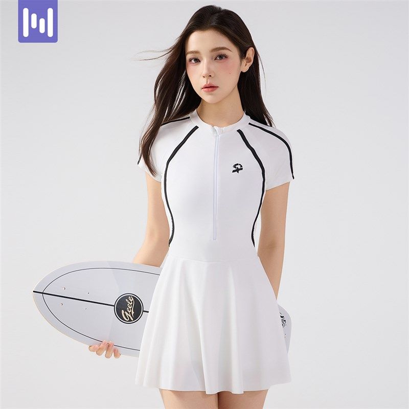 白色泳衣女高级感2025新款女士遮肉显瘦连体裙式泡温泉大码游泳装