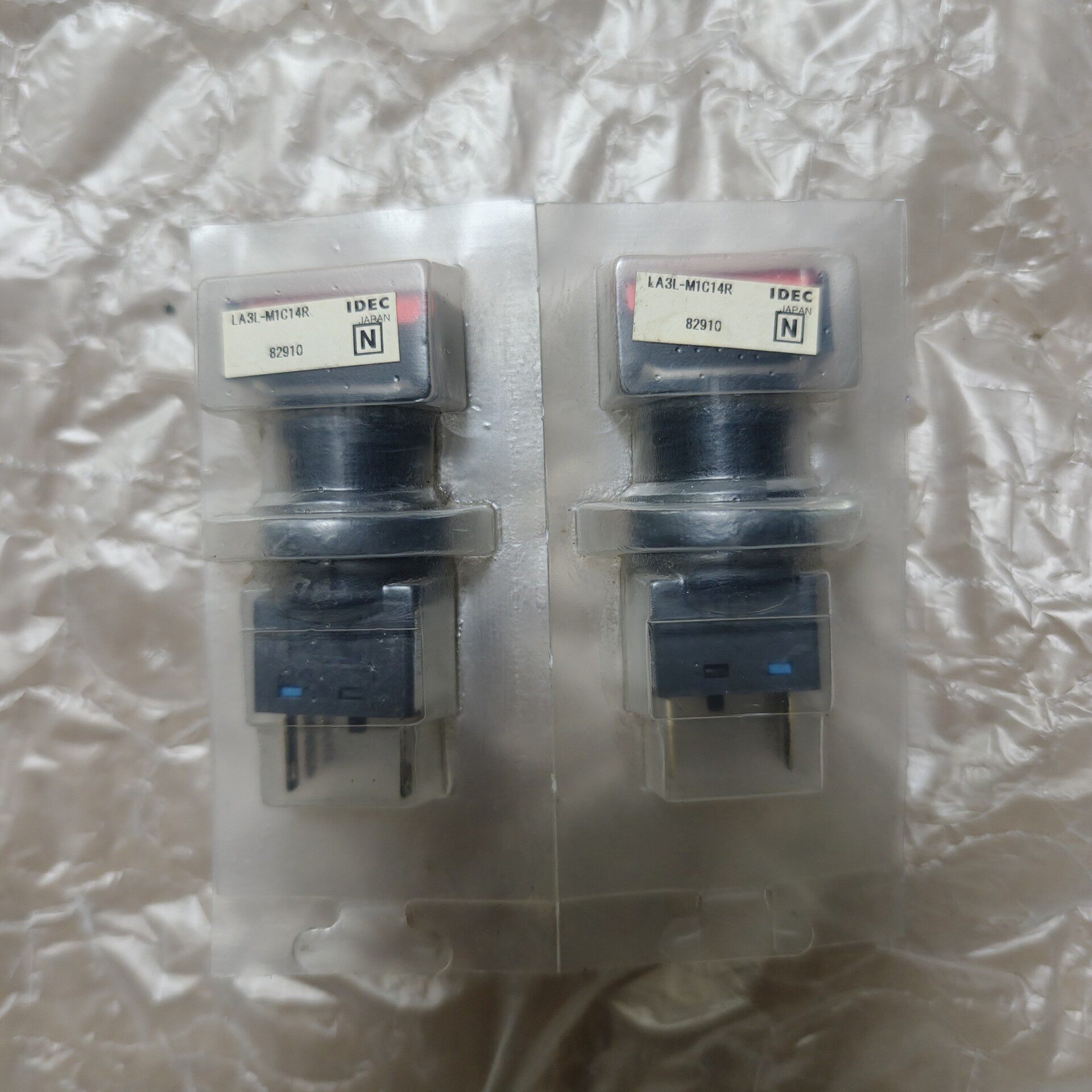 【请询价】原装IDEC和泉平头方形按钮开关LA3L-M1C14R