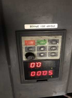 AC60-T3-037G/045P伟创变频器，功能成色如图中（地坛设备）