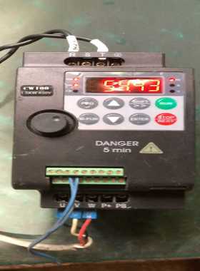 变频器CW100-T1.5GB1.5KW，成色如图