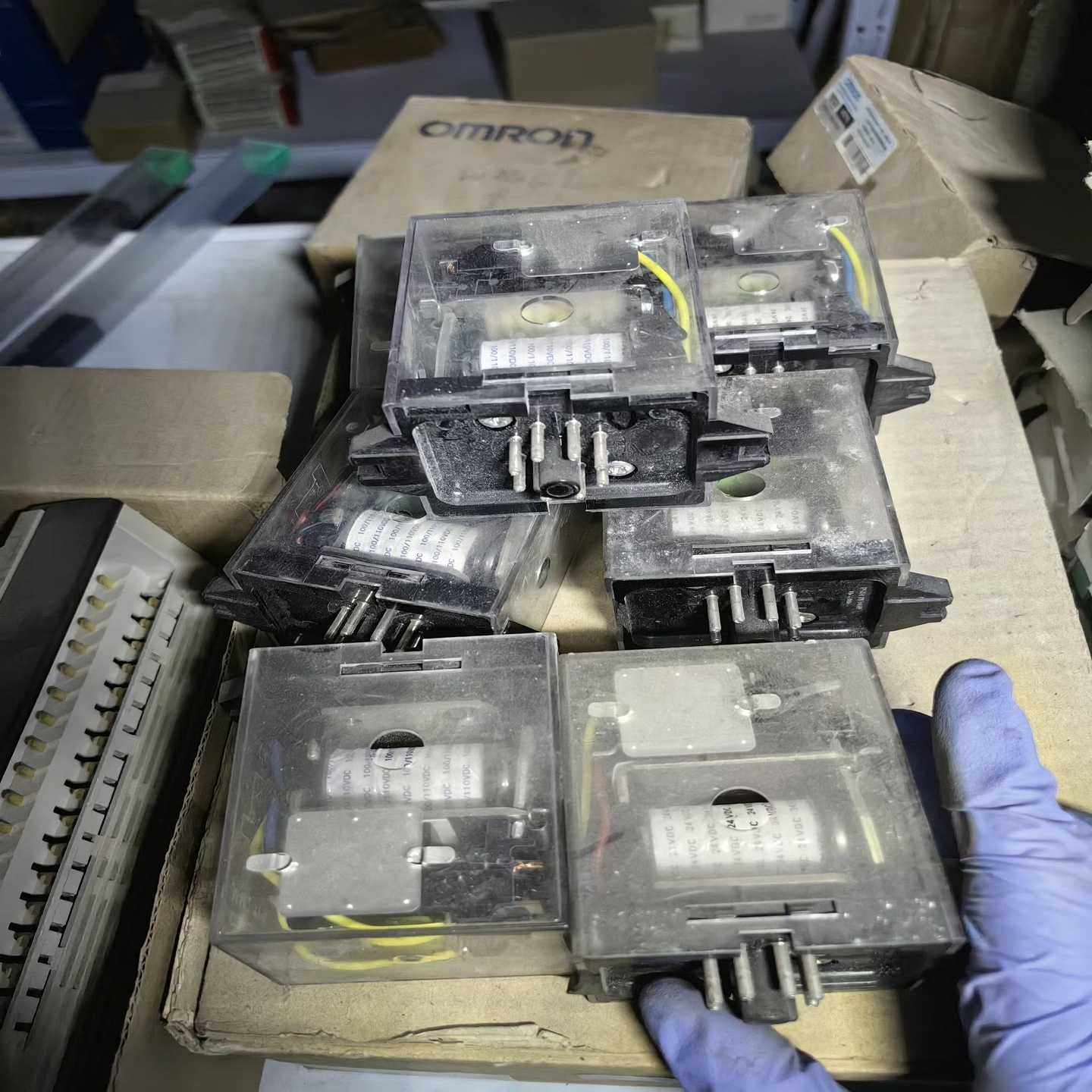 库存欧姆龙继电器MM2XP，DC24V，工程剩余。实物如图，-询价客服