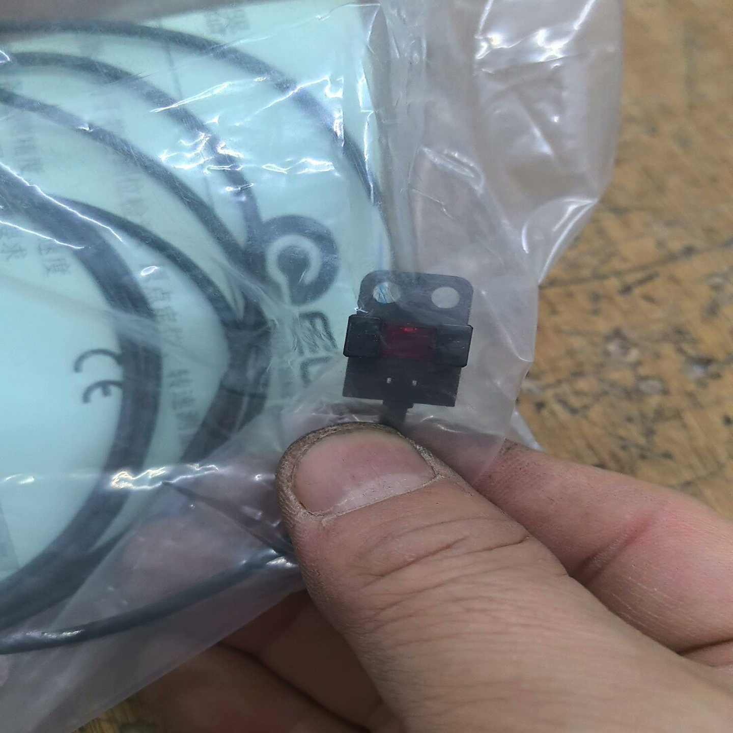 议价原装宜科关电开关F6F1b50N6/GL2M维修/现货