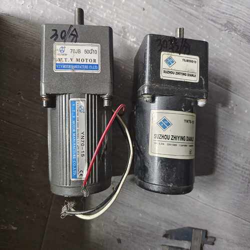 议价减速电机。电机型号YN70-15。减速电箱型号70JB50G