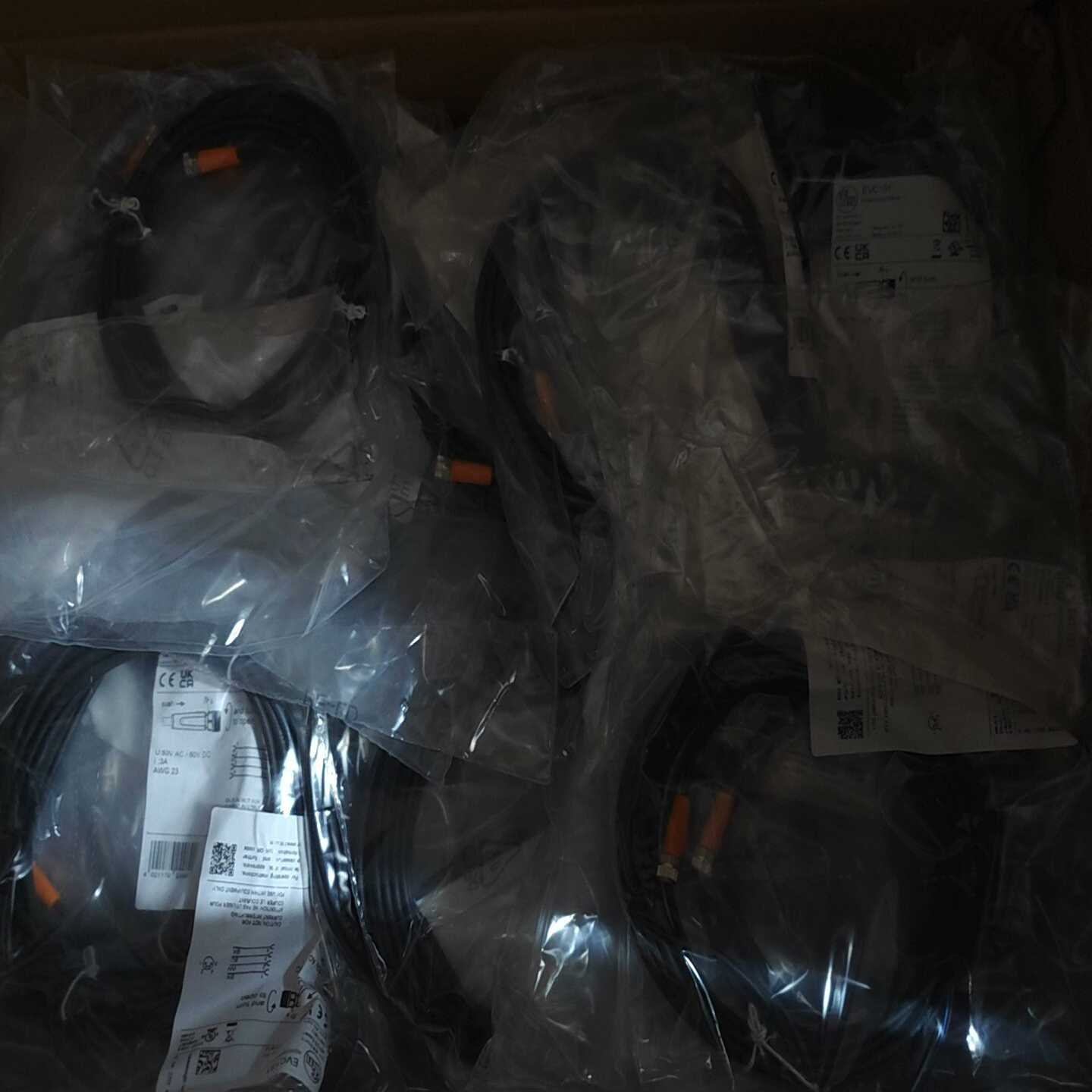 询价EVC151德国IFM易福门M8母头直插四芯连接线缆