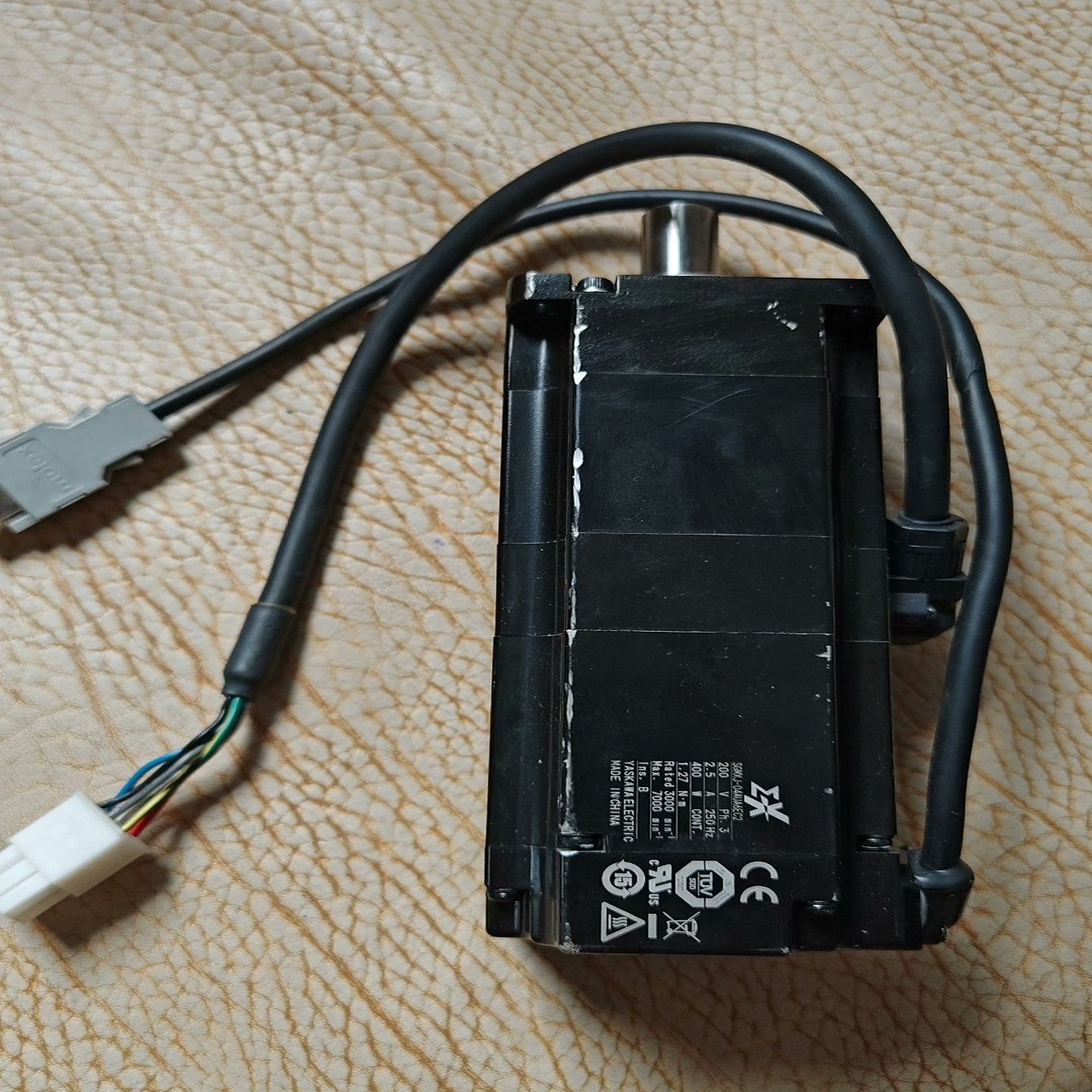 咨询-安川伺服电机SGMXJ-04AUA6EC2，功率400W，2