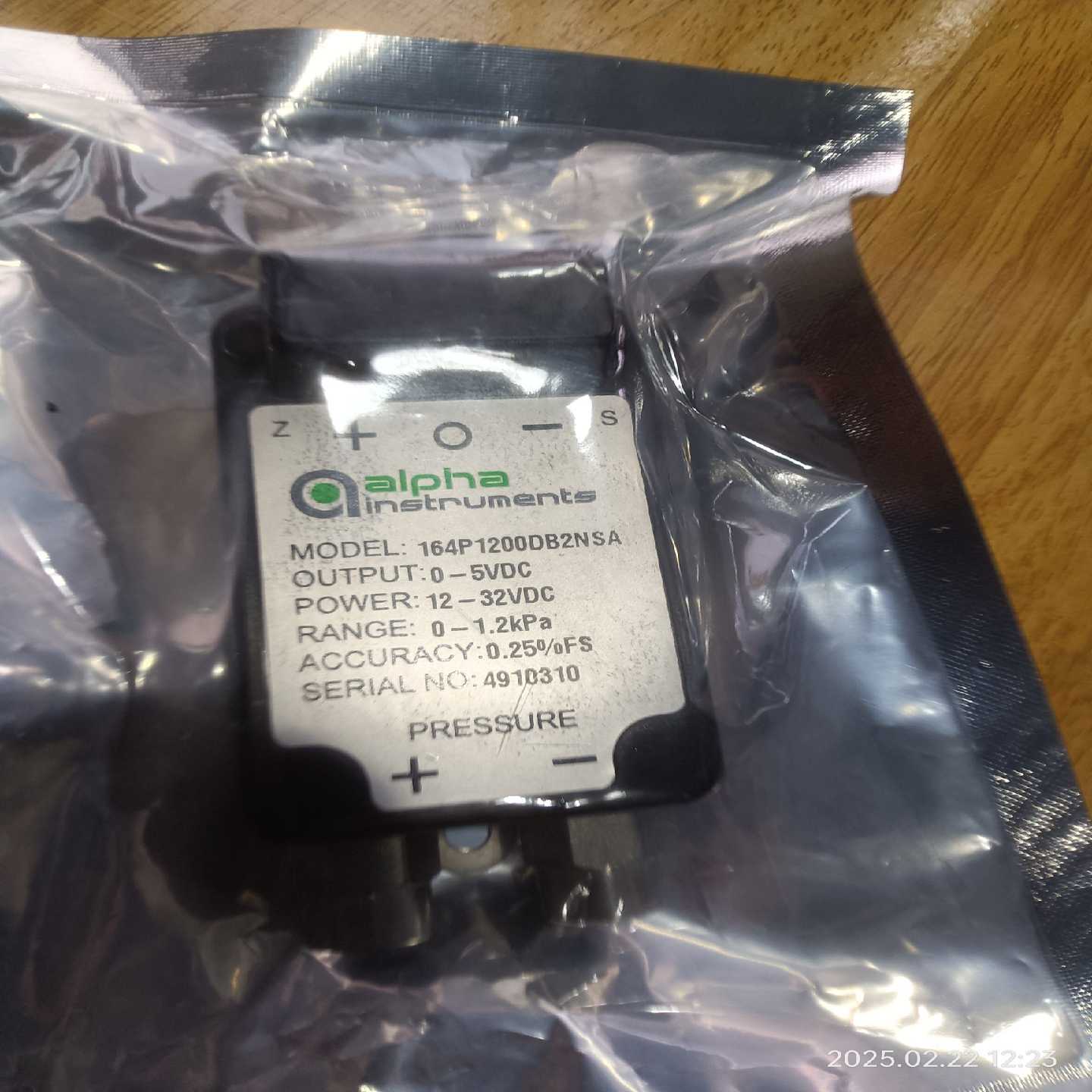 询价美国阿尔法变送器，型号164P1200DB2NSA，库存全新