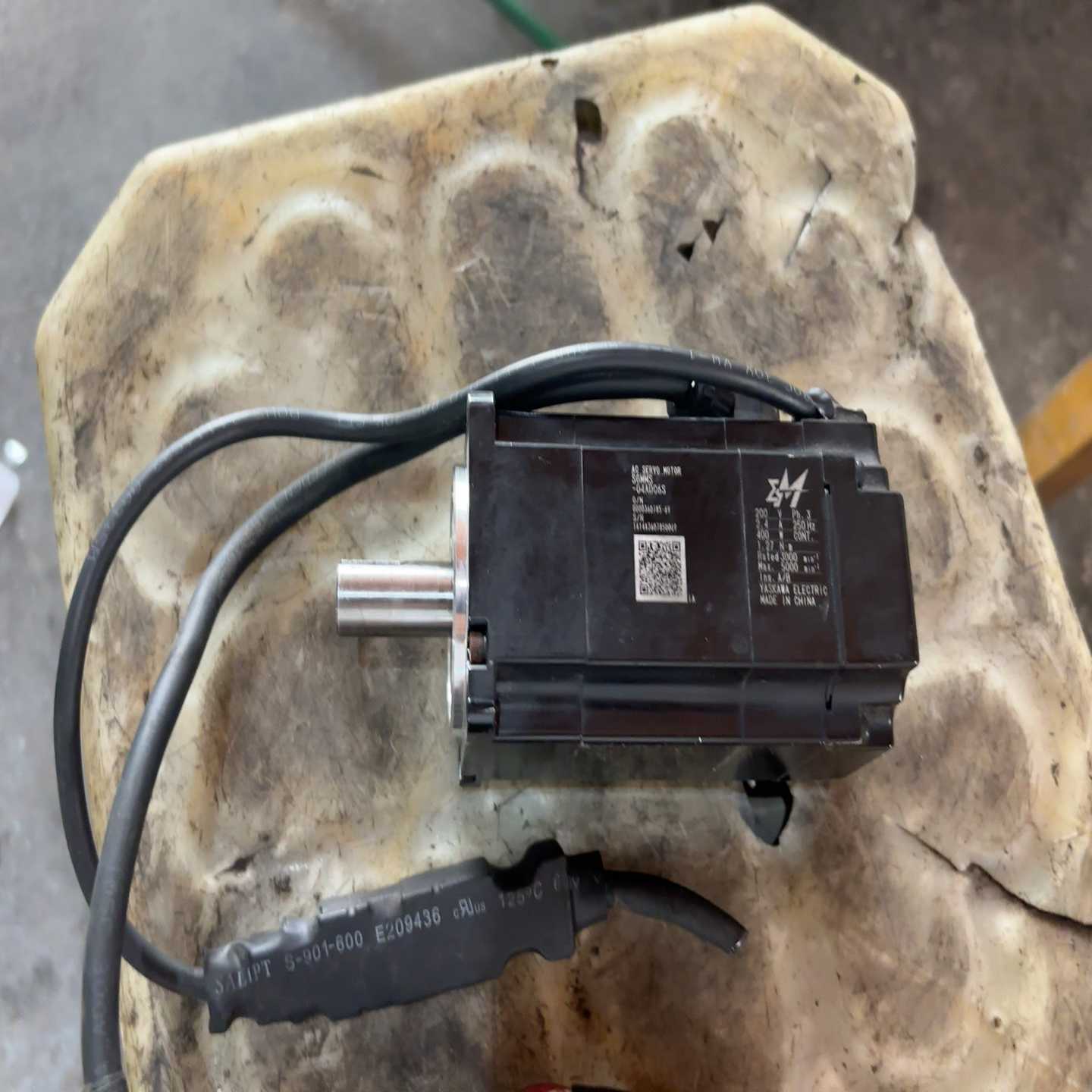 安川伺服电机400w安川sgmms-04adc6s一台询价