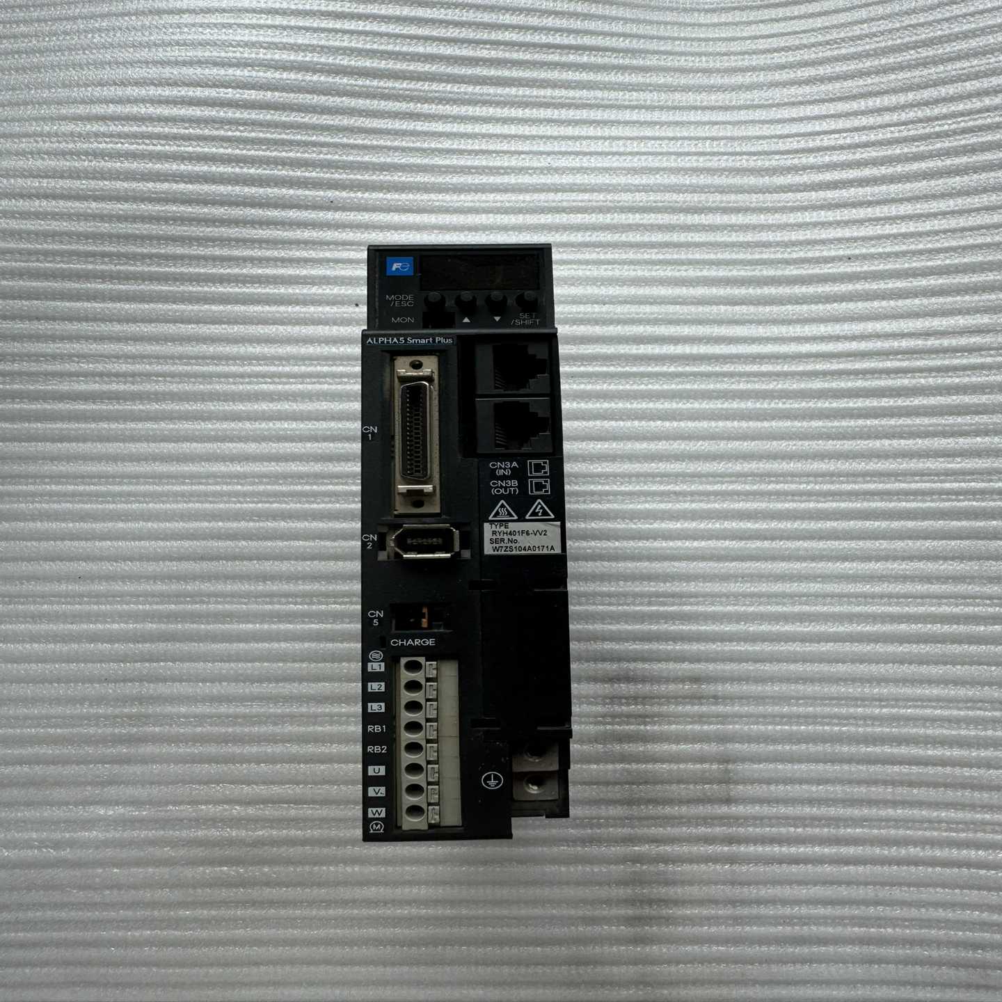 富士伺服驱动器RYH401F6-VV2，400W功率，三相输--议价商品