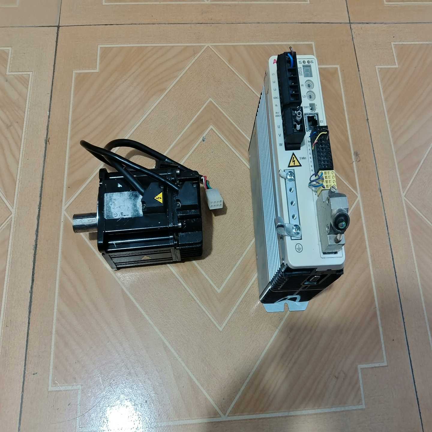 咨询-750wABB伺服电机MFE190-04UP-06A0-2