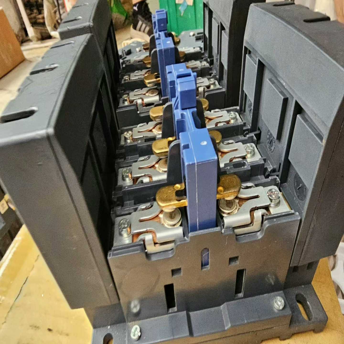 议价新款施耐德交流接触器LC1D150，线圈220，两个，45