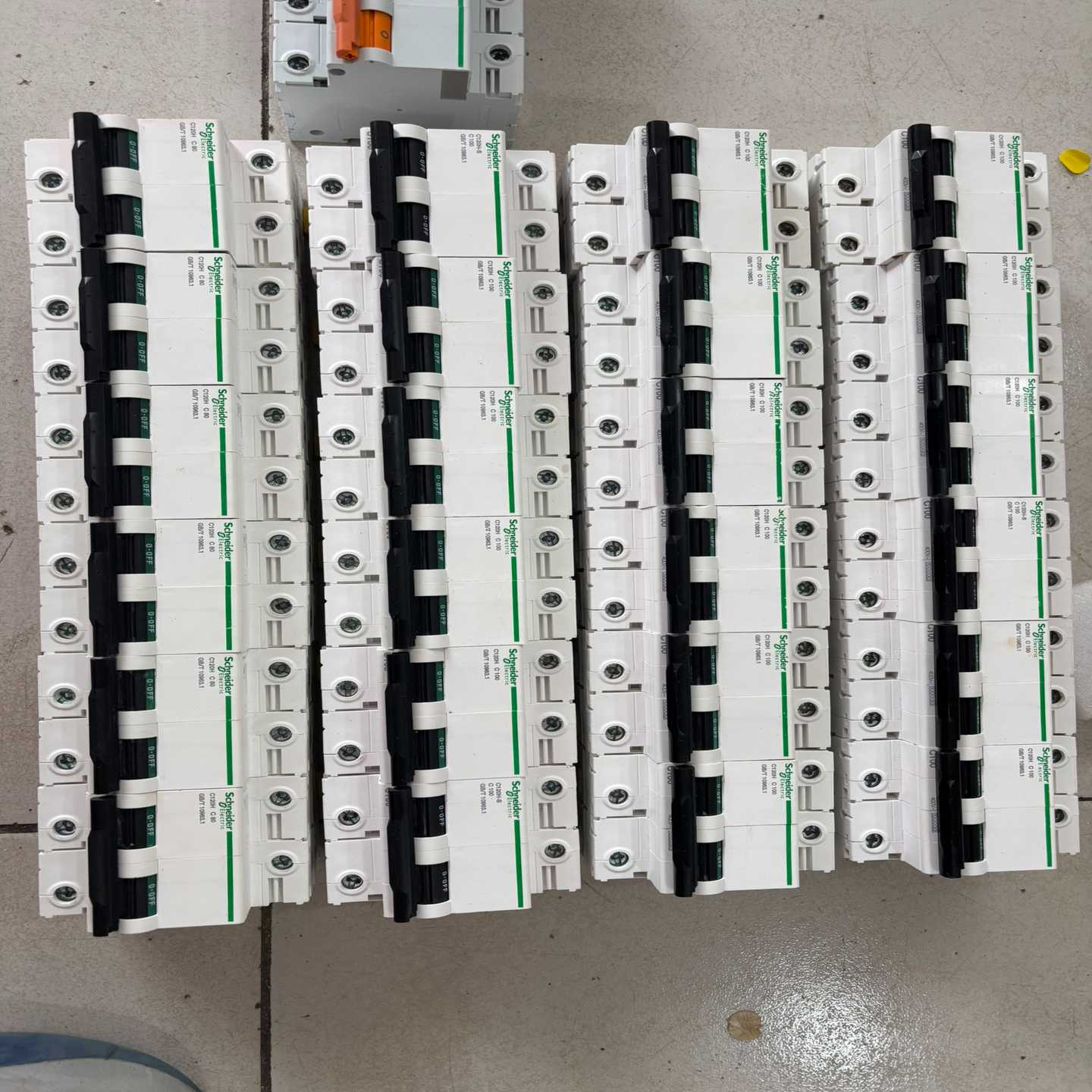 施耐德C120H系列2P80A/100A空开断路器，实物图片--议价商品