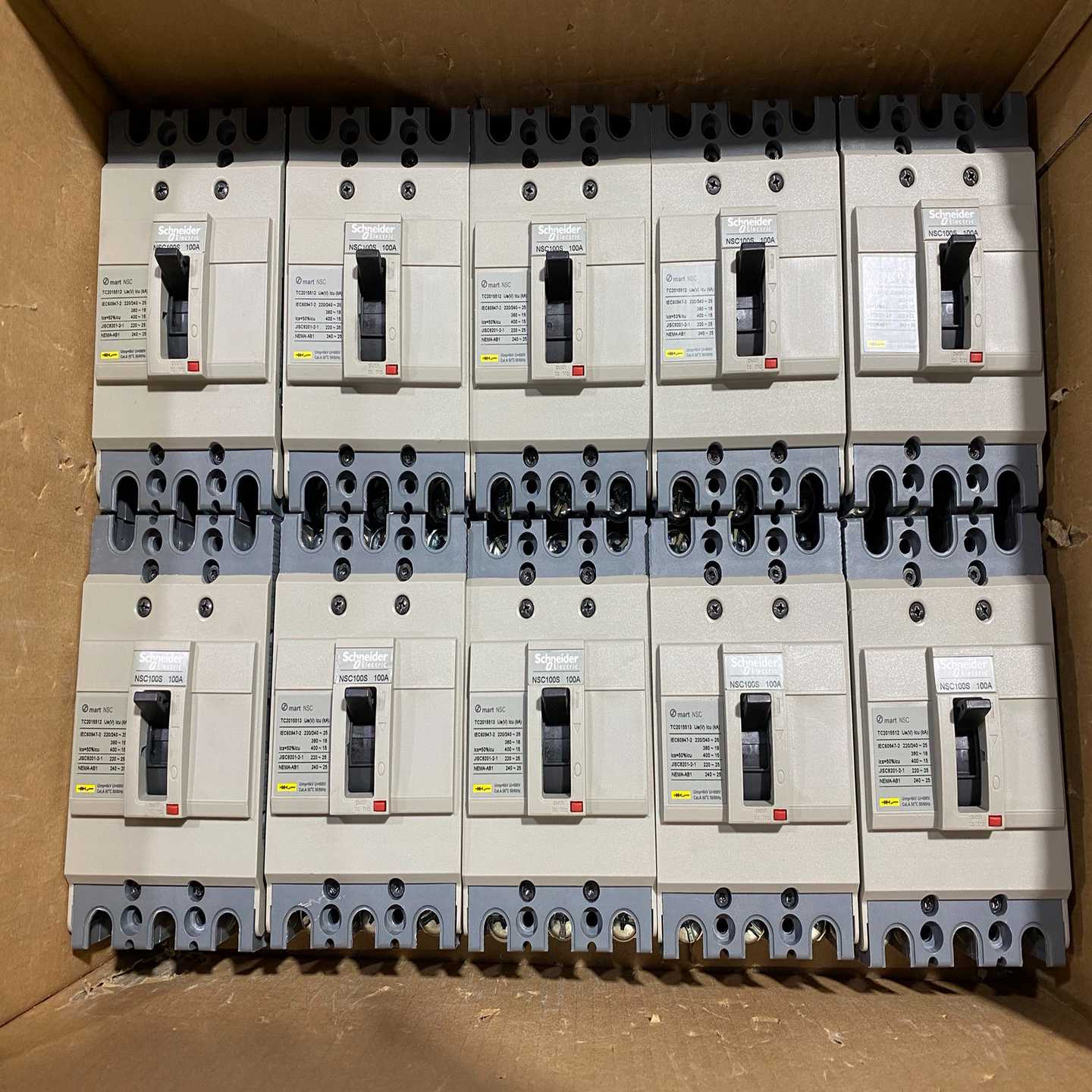 询价施耐德NSC100S3P100A塑壳断路器空气开关正品拆