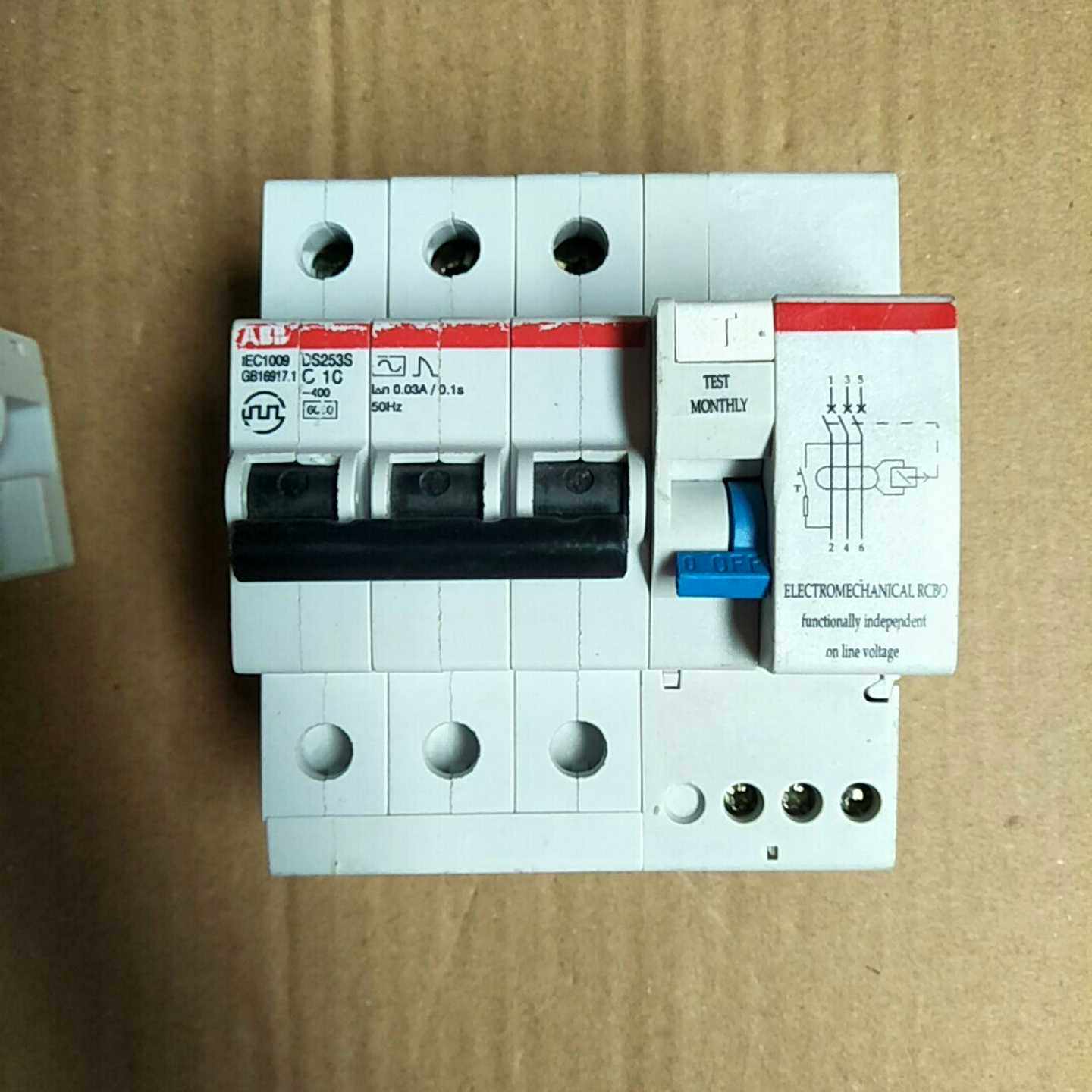 咨询-ABB电磁式漏电3p带漏保32安，，实物如图所示，7