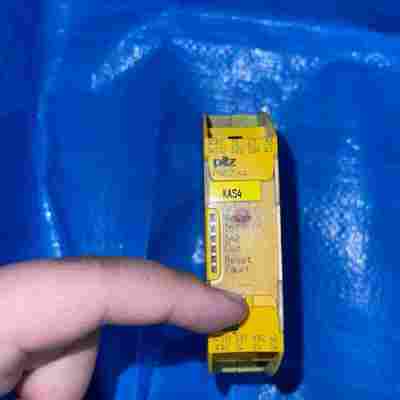 95新 pilz皮尔兹安全继电器PNOZ  S4，75110~询价