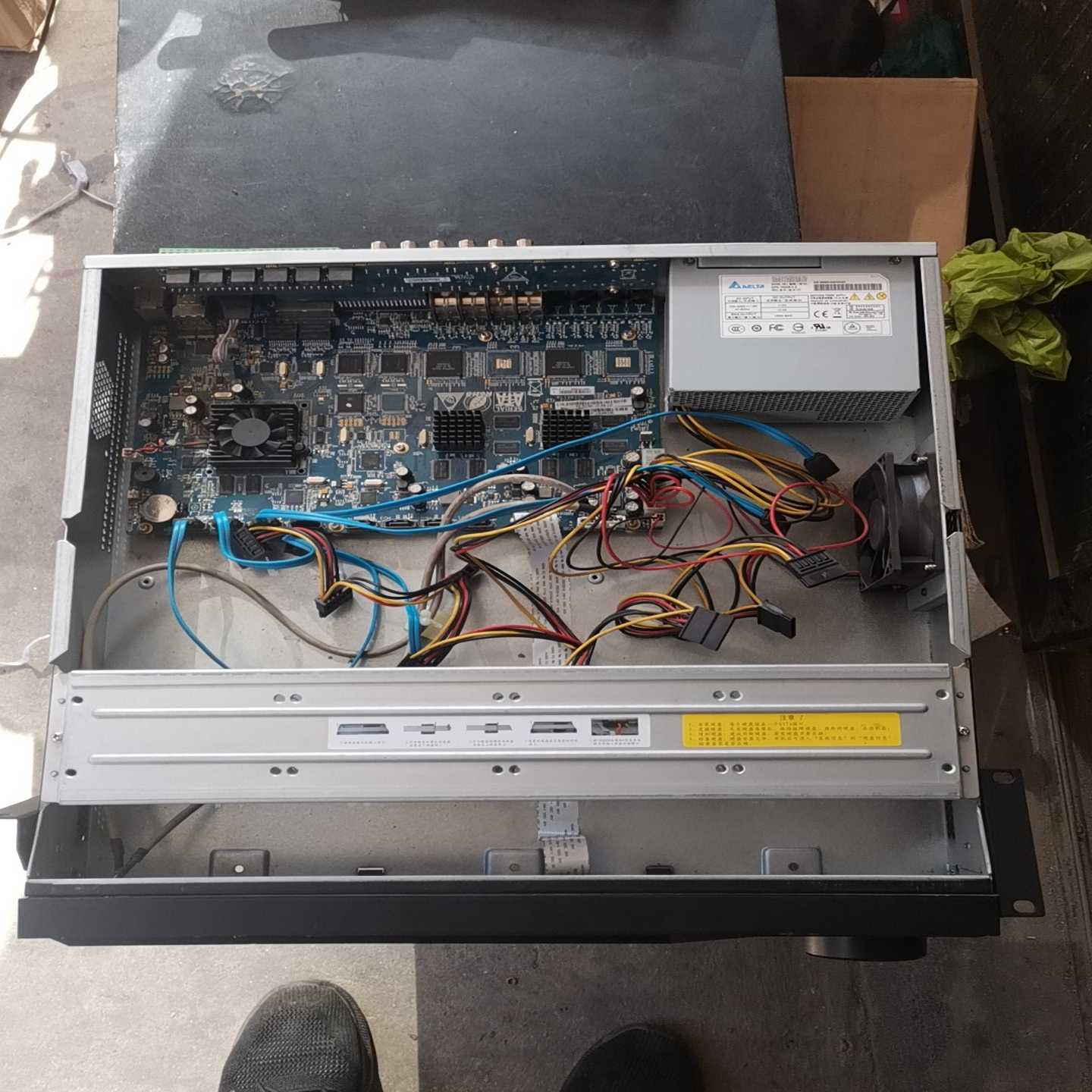 议价大像机VI机,8盘位16路高清录适用