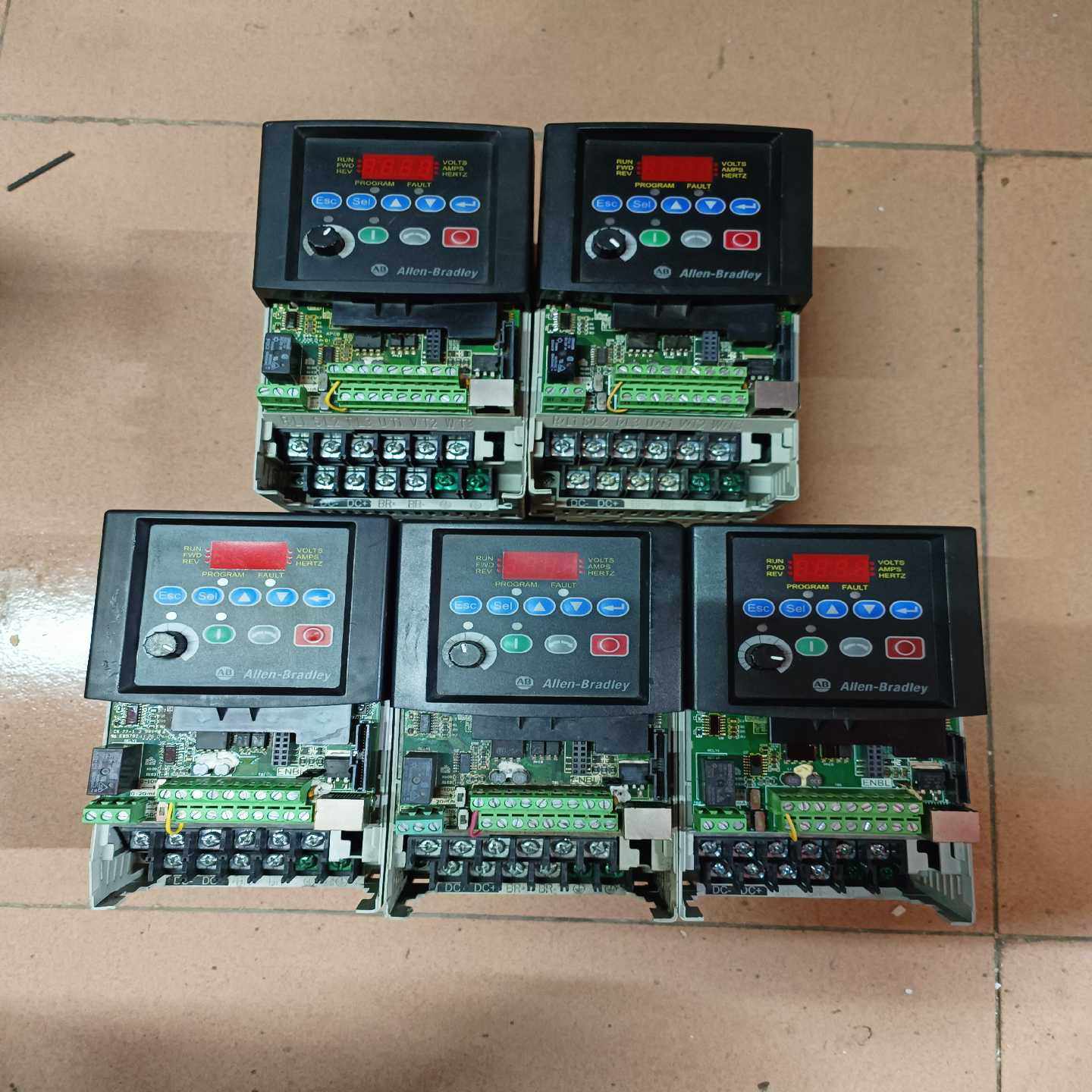 AB 22B-D4P0N104变频器现货实拍功能包好，单价{议价}