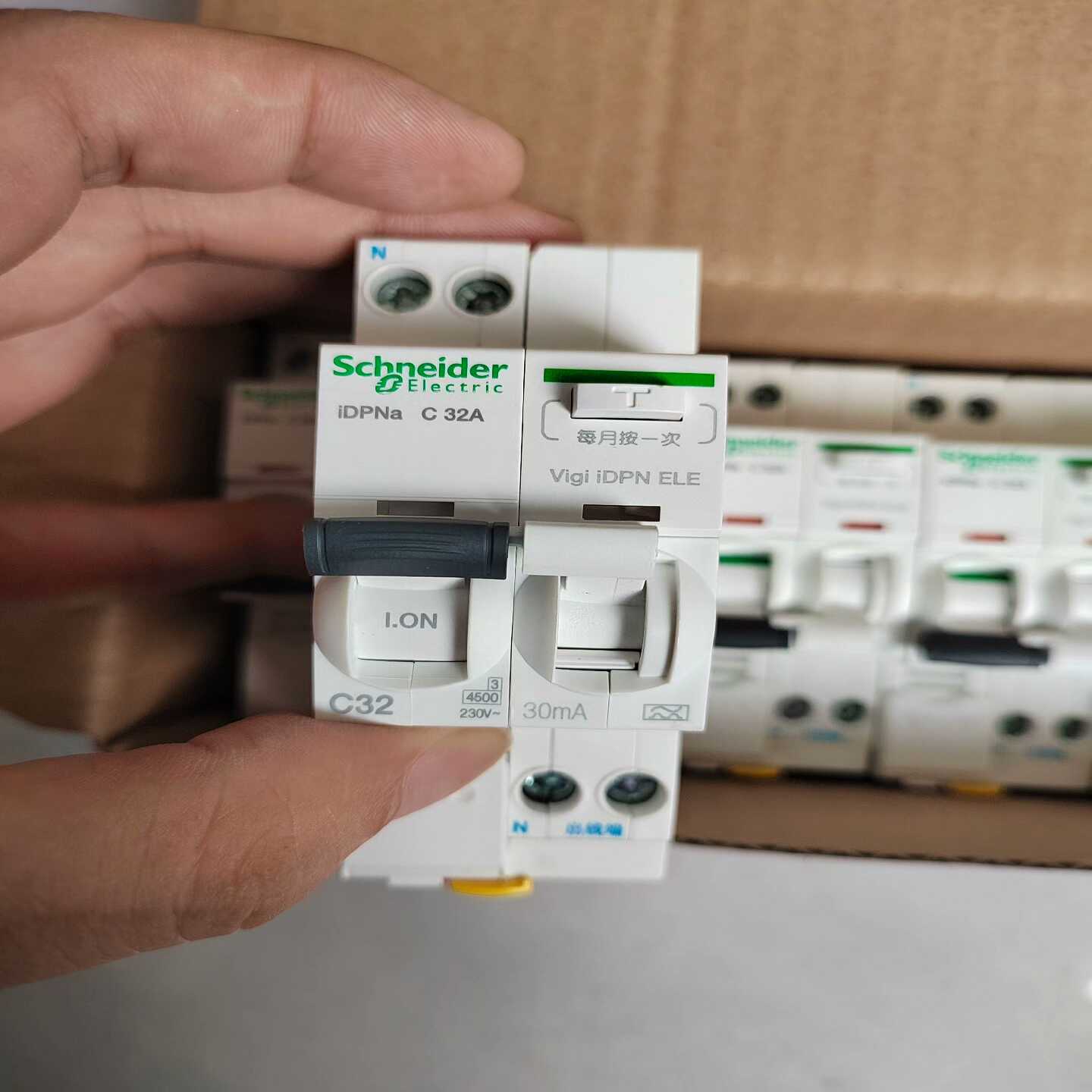 施耐德iDPNA漏电32A--议价商品