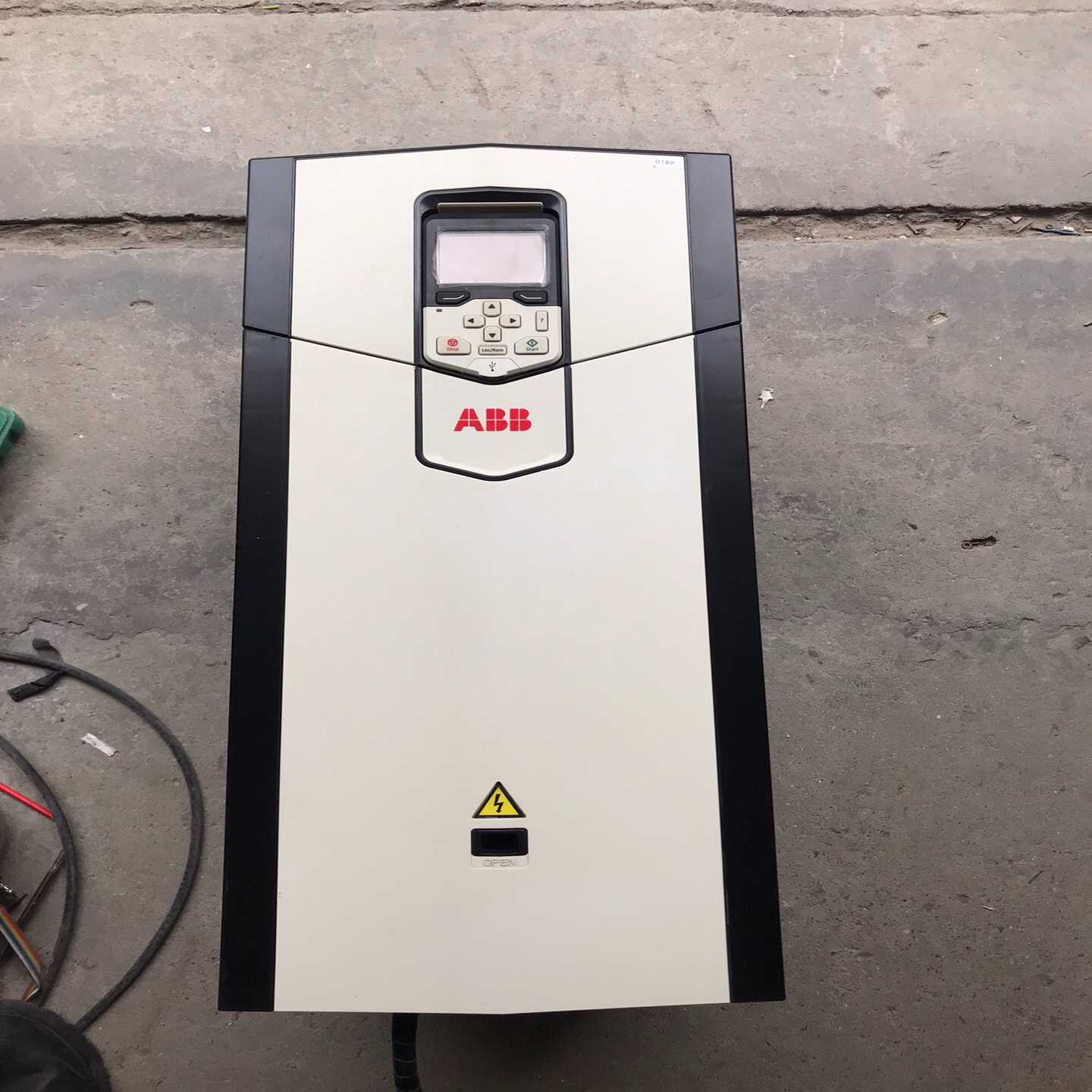 ACS880-01-206A-3 实物图 （子云设备）