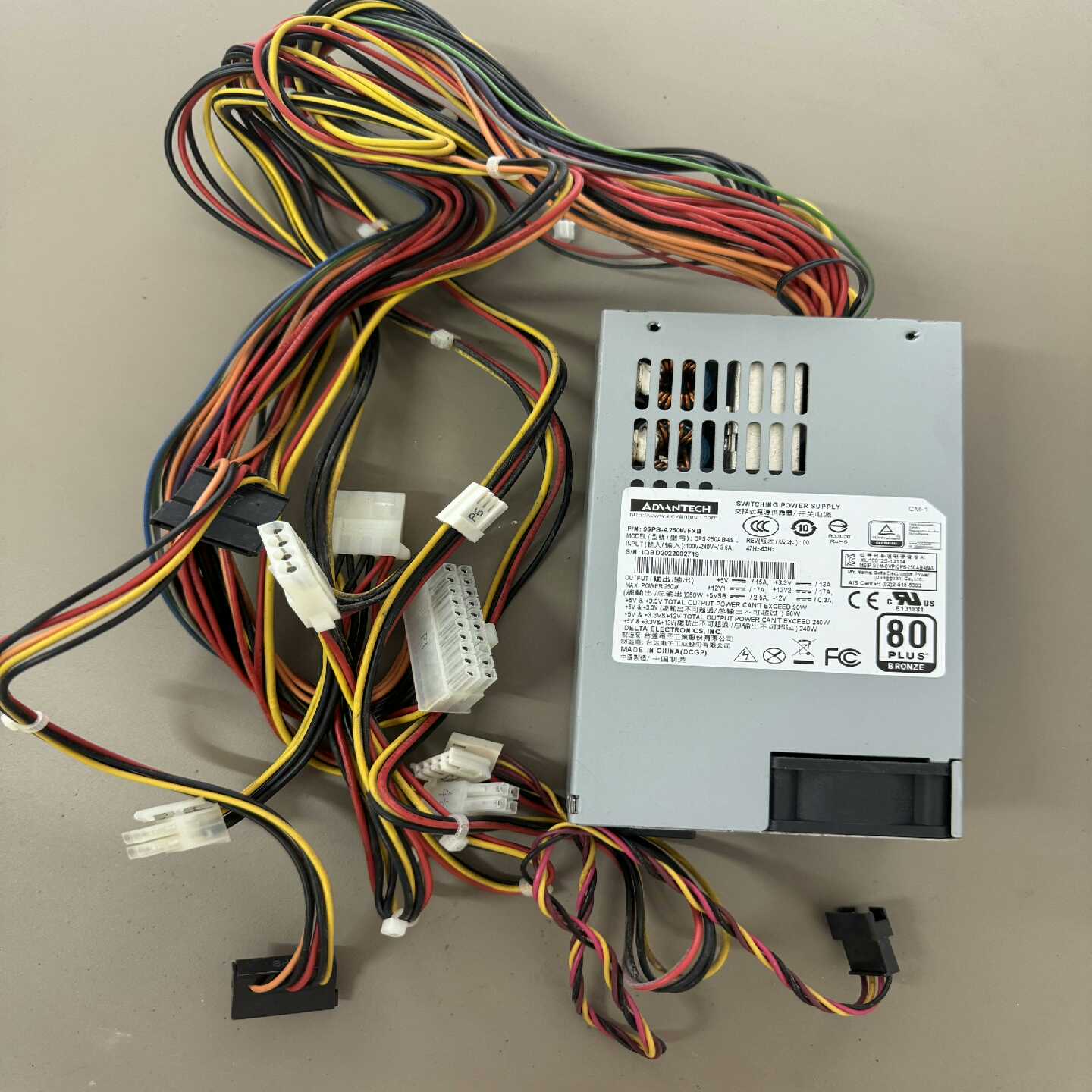 台达电源DPS-250AB-89L240W实物图片@询价