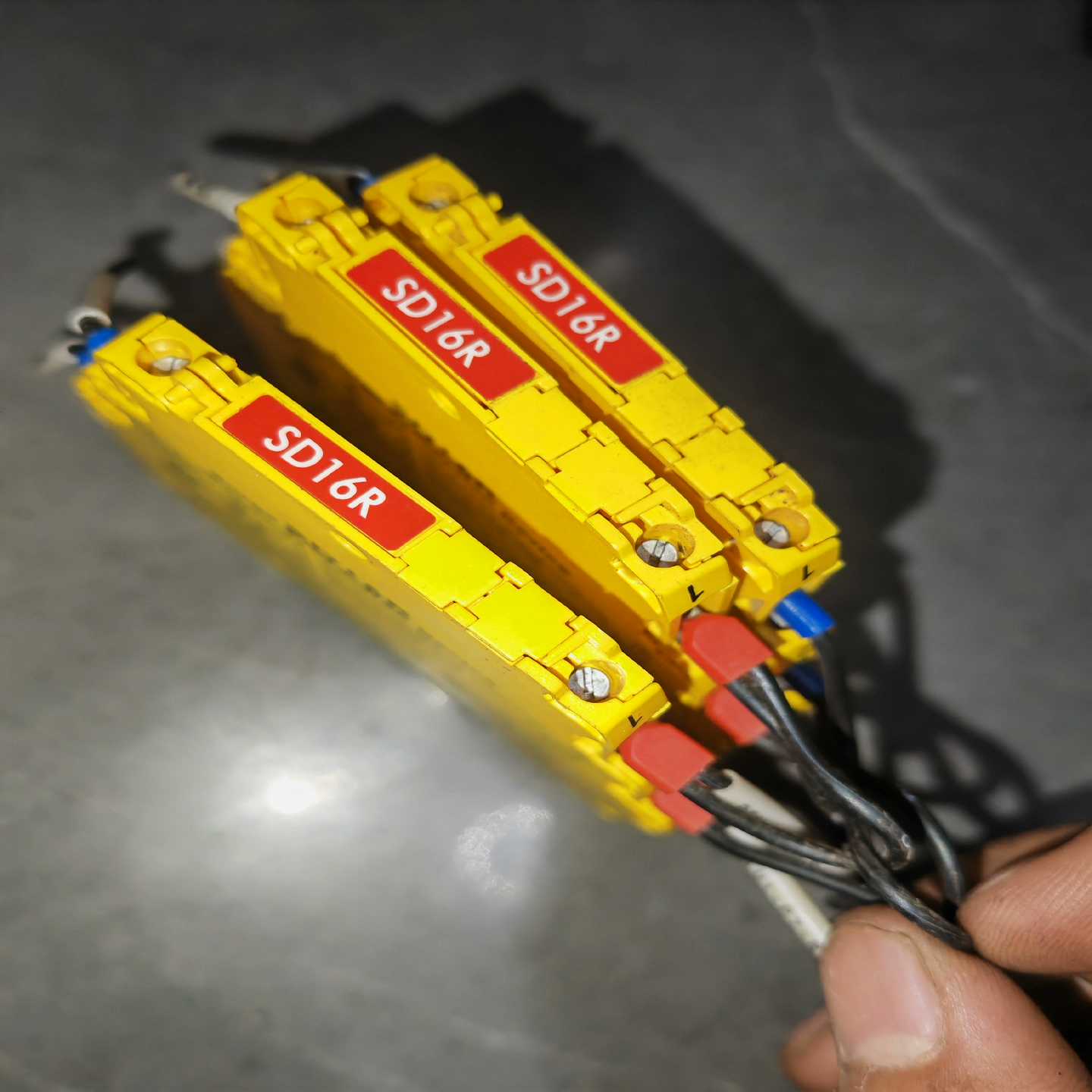 询价英国MTL信号浪涌保护器避雷器防雷栅SD16R实物