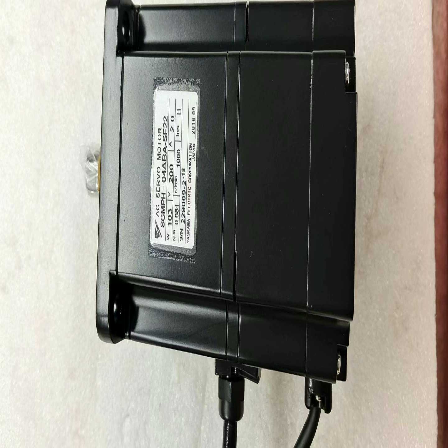 伺服马达SGMPH-04ABA-SF22带整套装说