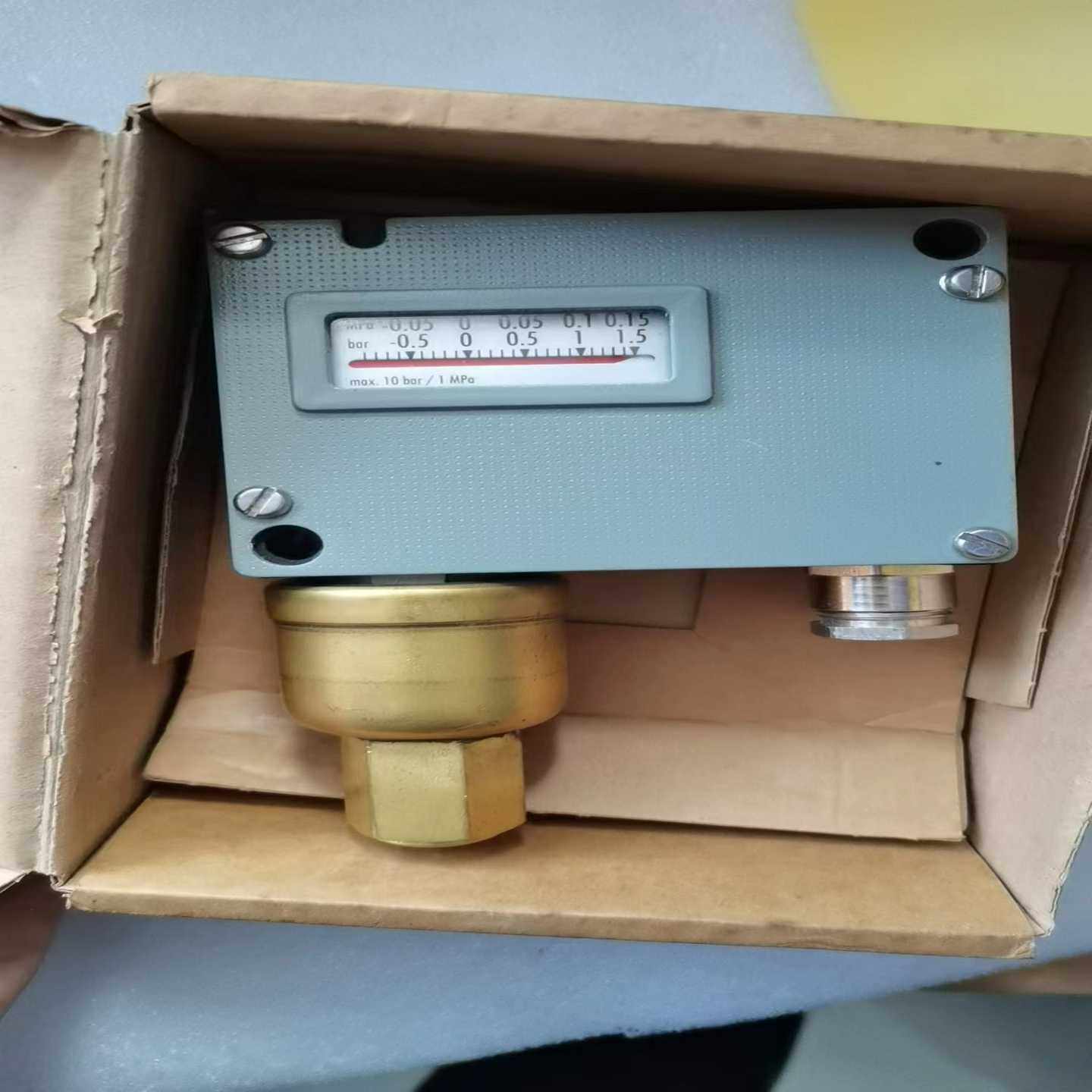 咨询-trafag压力开关900.2672-0.9-15bar