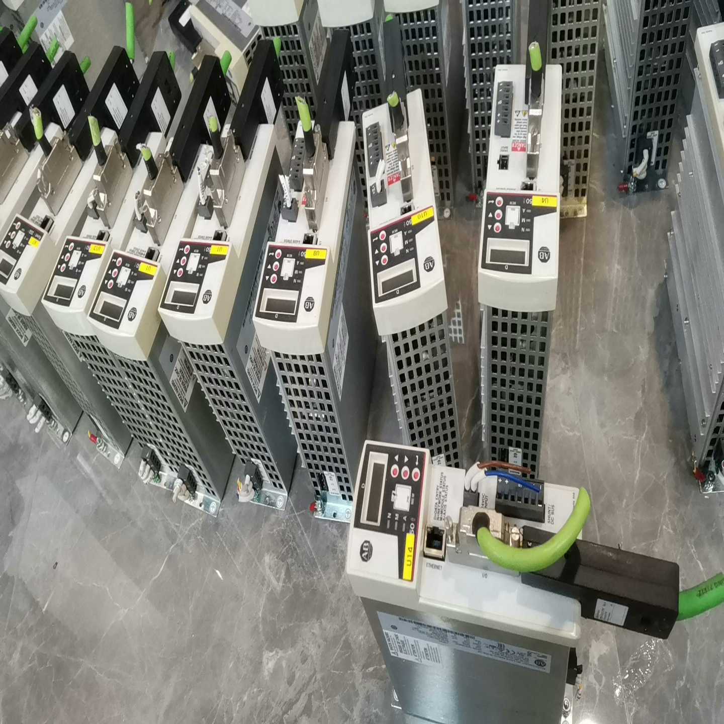 伺服驱动器209T-V32PR0-LMA--议价商品