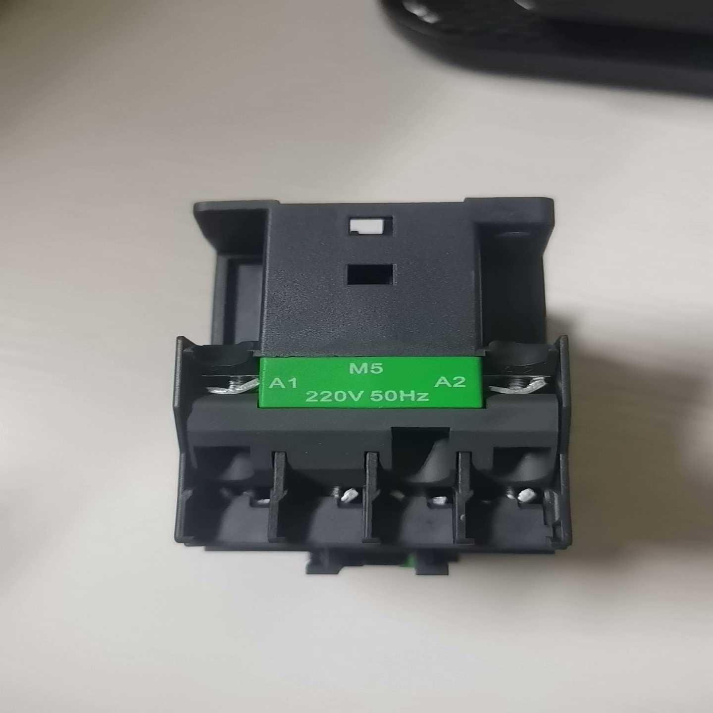 （请询价）原装正品交流接触器LC1E1210M5N AC220
