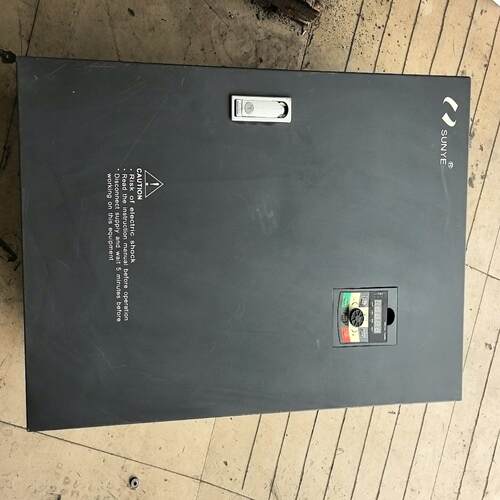 日业变频器CM530H，160G/185P，功能正常，标签没询价