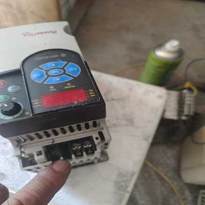 咨询-AB变频器22F-A2P5N103剩下一台，0.4KW