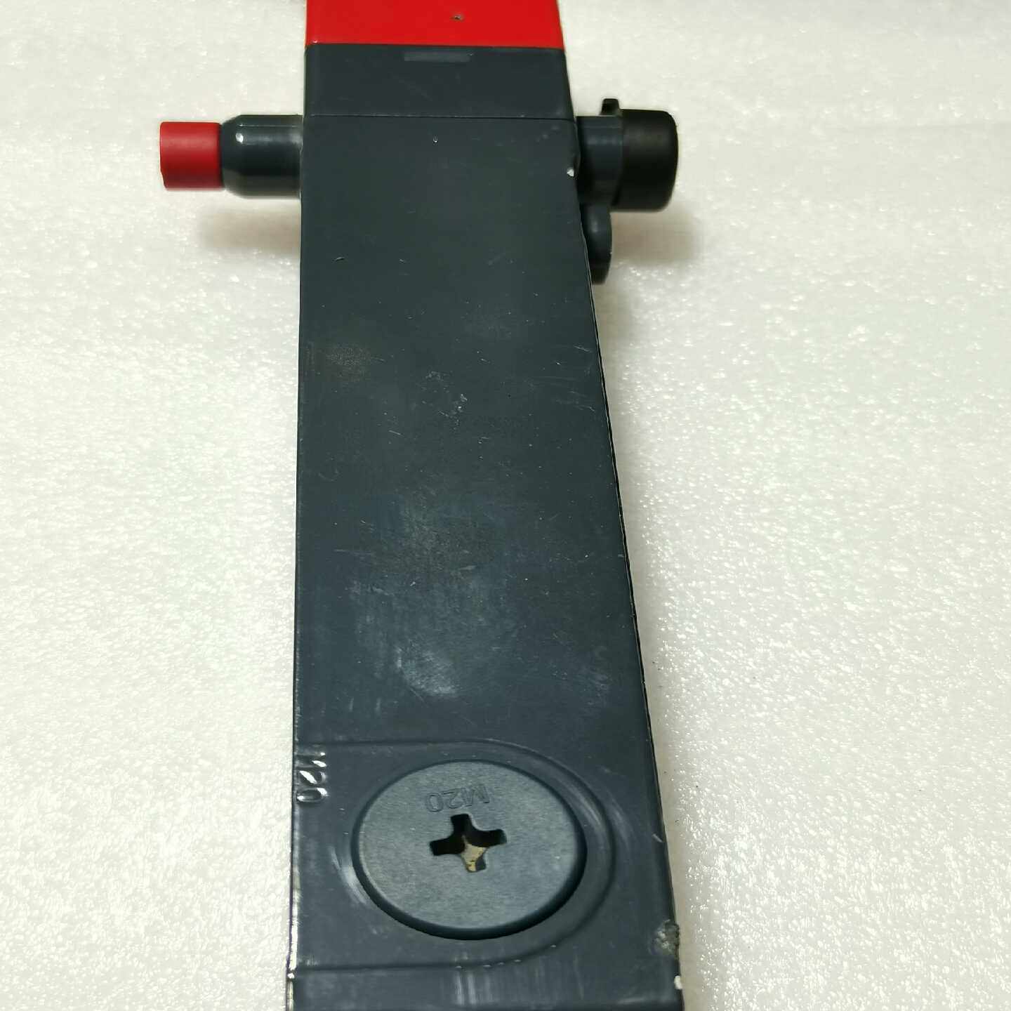 询价Pizzato安全电锁开关，配件机处理的，只有图片上