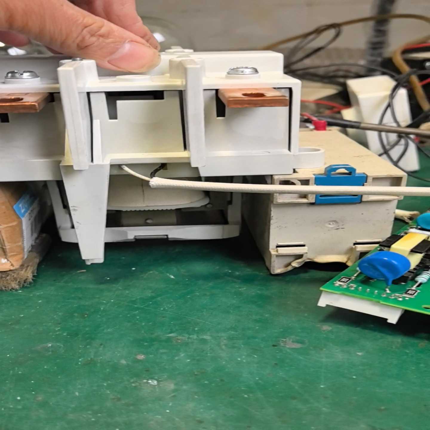 询价ABB软启动器内置旁路接触器，PSE250-600-70，P