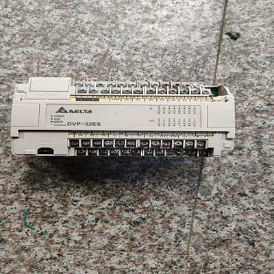 台达PLCDVP32ES00R2成色实物图，通电运行灯正常-议价