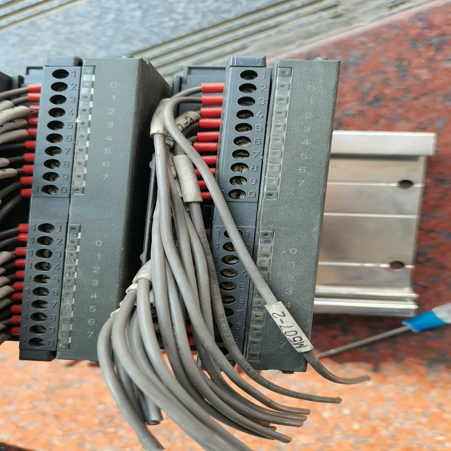6ES7322-1BH01-0AA0模块有5块，单~询价