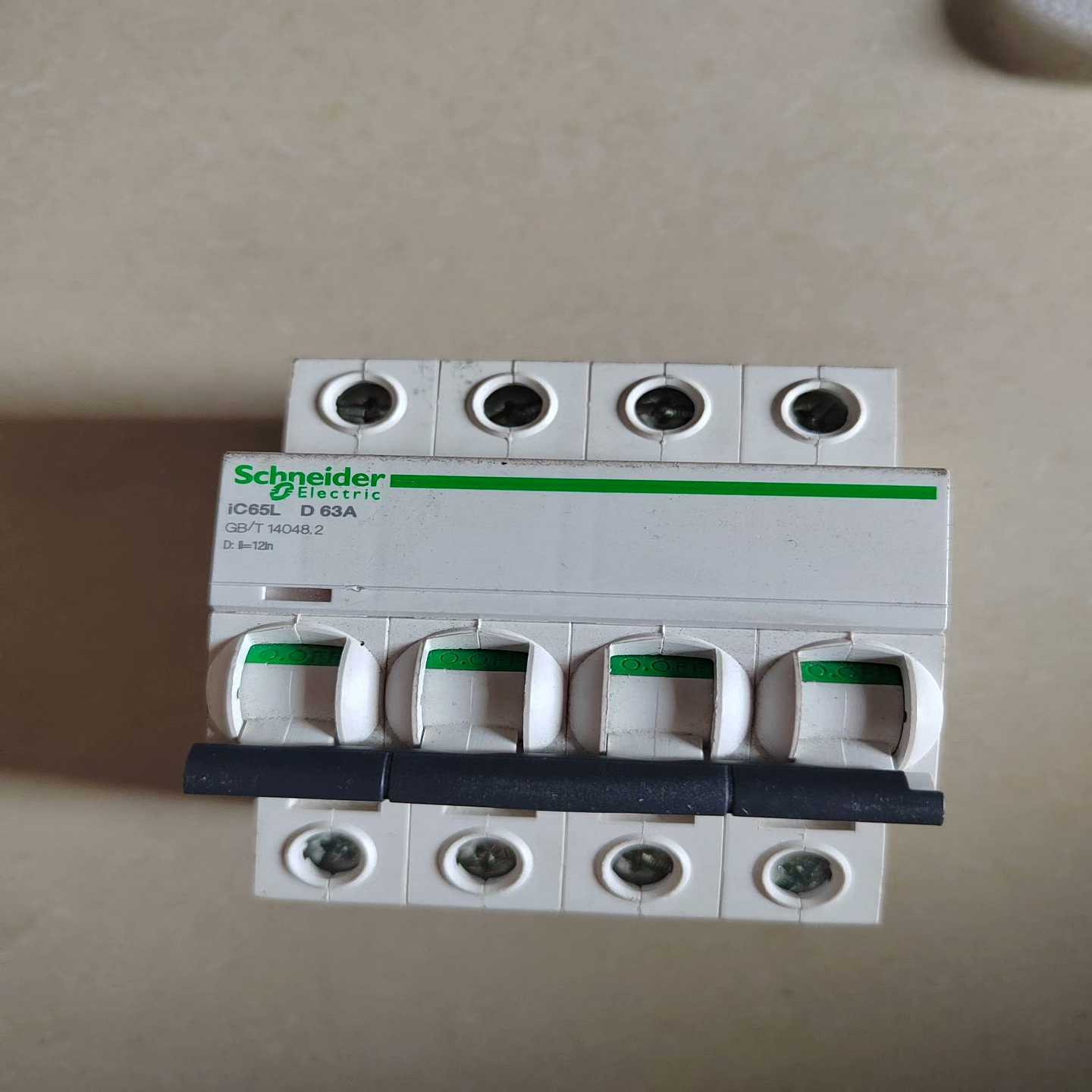 施耐德小型断路器iC65L,D63A,4P四极,400V电压-询价客服