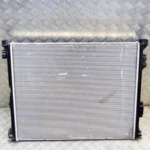 适用奔驰167GLE300GLE320GLE350蓄电池低温冷却液水箱