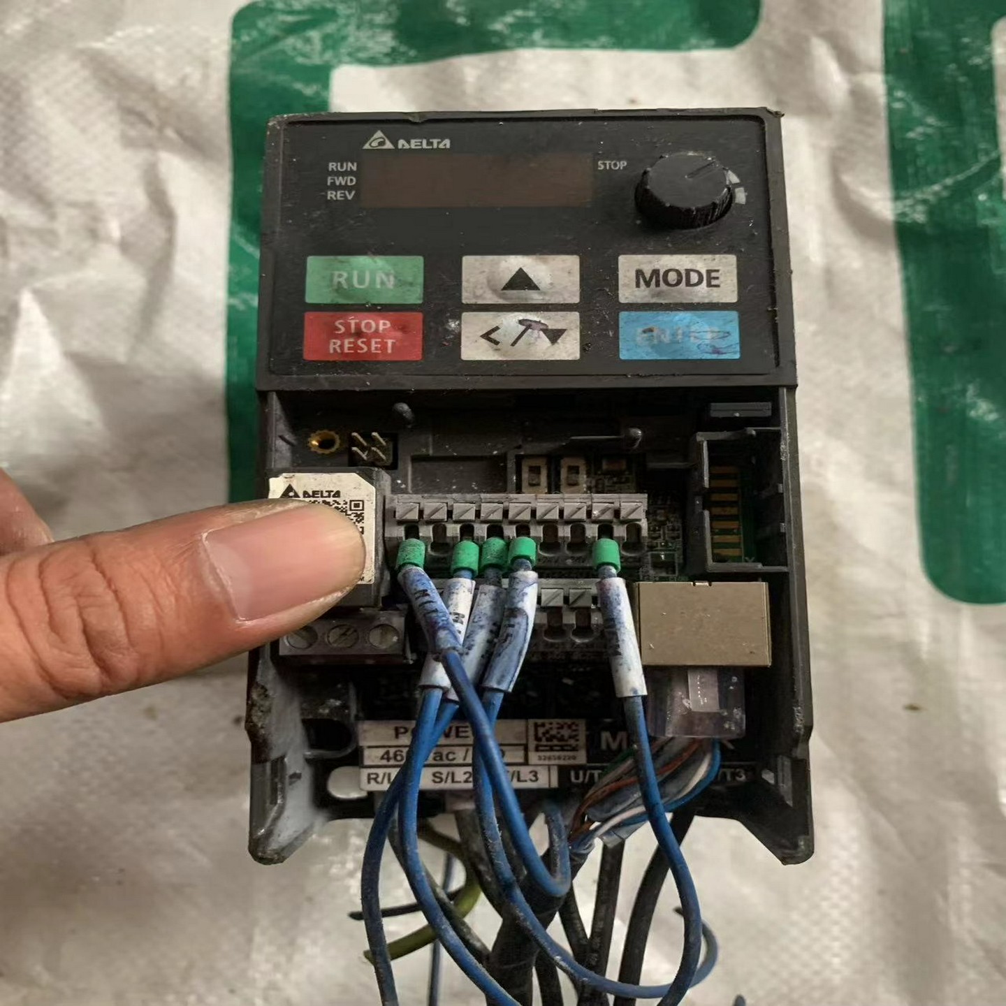 台达变频器，型号VFD2A7ME43ANNAA  380v（电子设备）