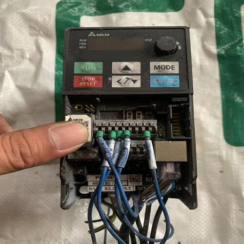 台达变频器，型号VFD2A7ME43ANNAA  380v（电子设备）