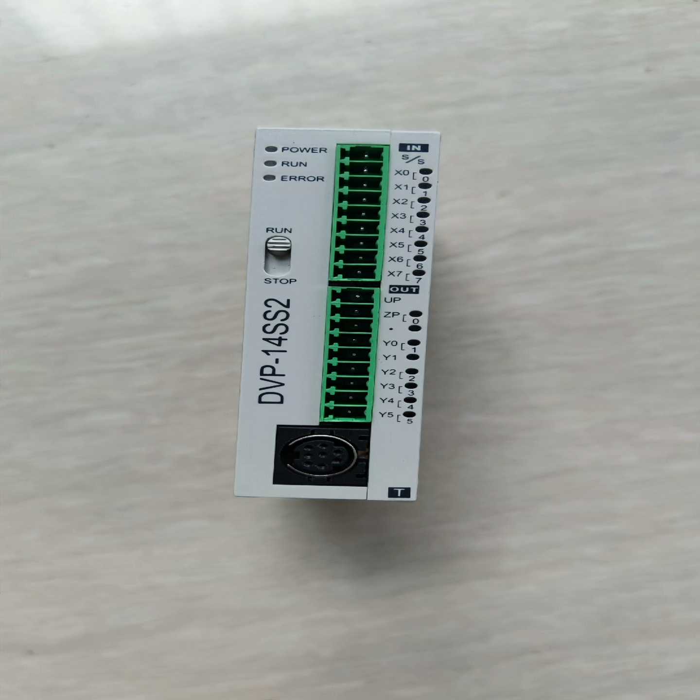 询价台达PLCDVP14SS211T成色实物图，功能正常
