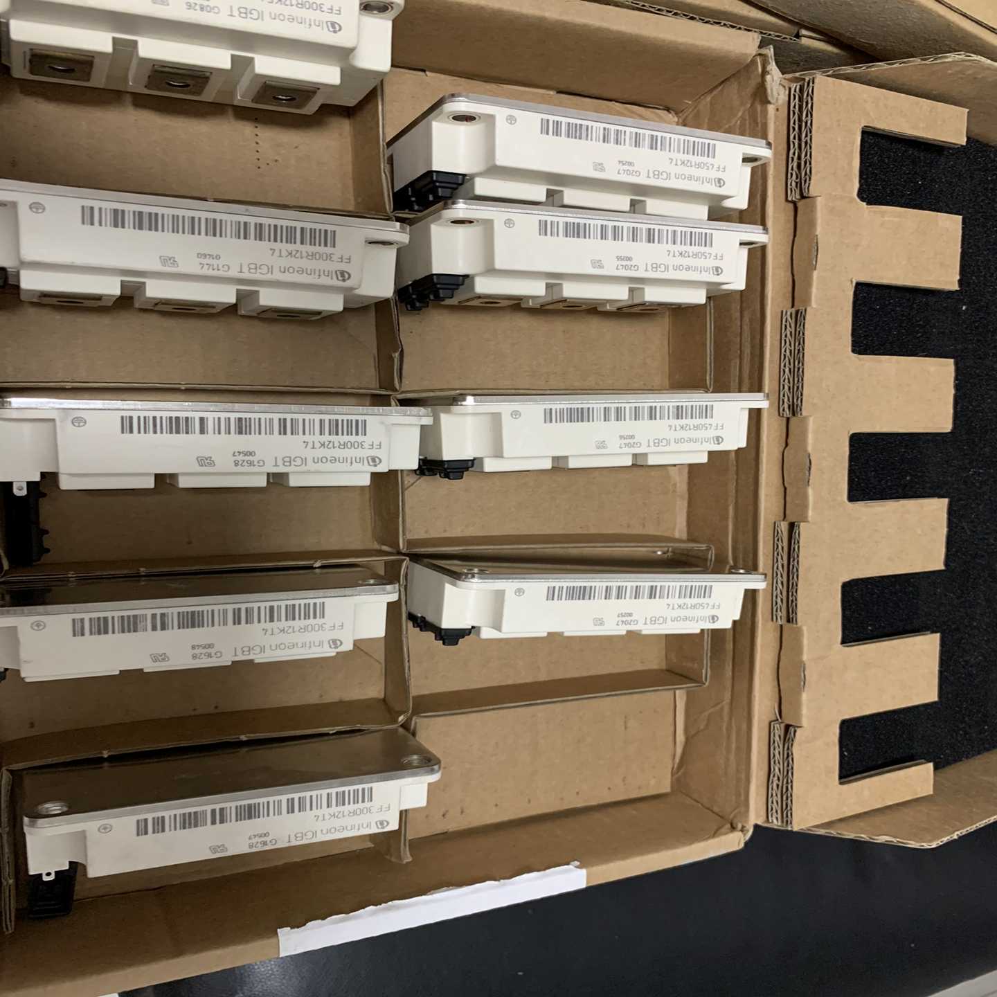 英飞凌模块FF400R33KF2CFF450R12KT4