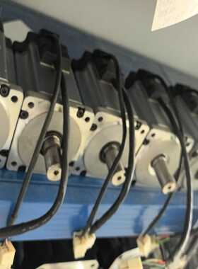 松下伺服电机MSMF082L1U2M，实物拍摄，成色漂亮。三--议价商品