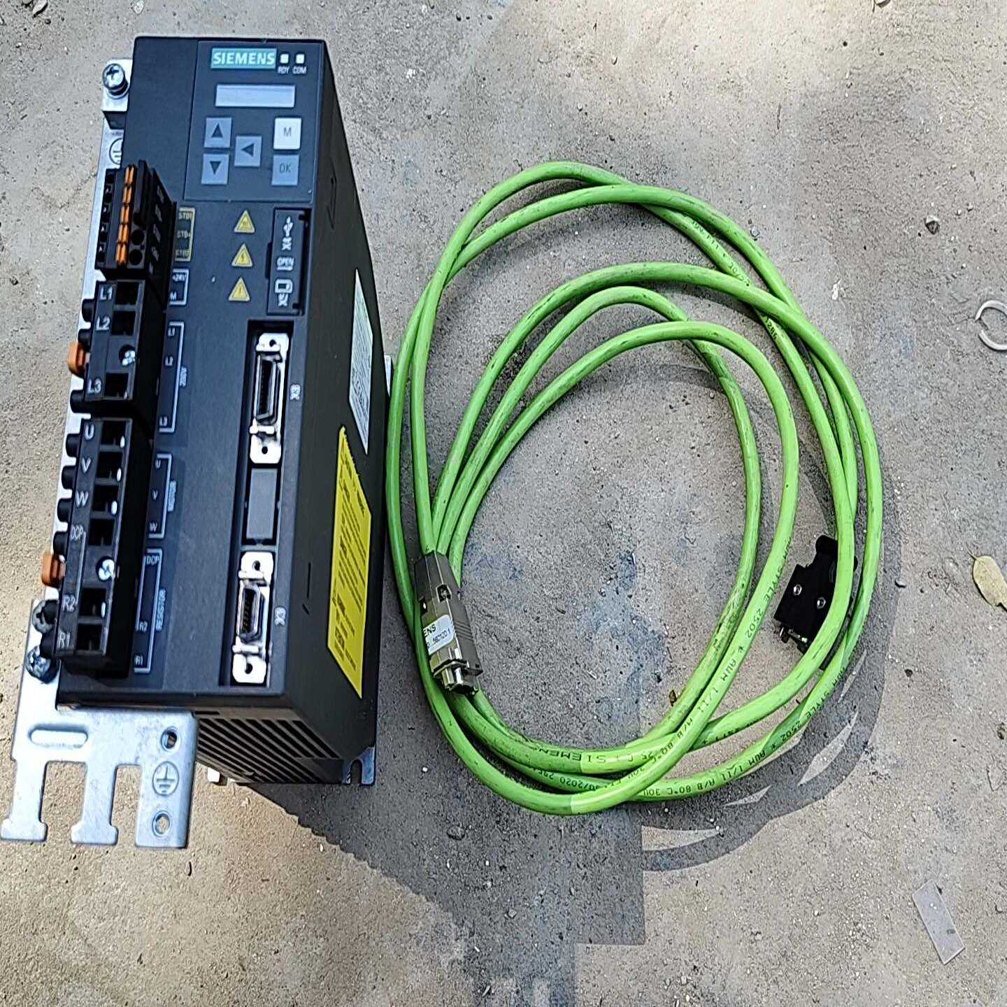 询价西门子变频器二手9成新带原装连接线，型号X150P2，工