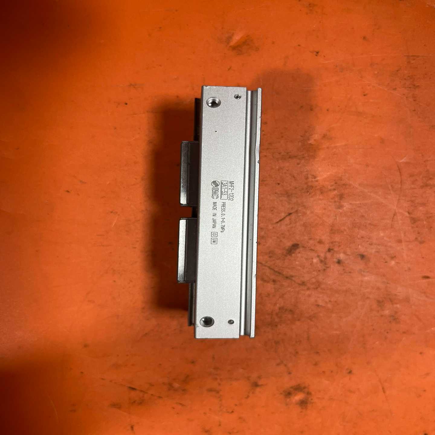 SMC原装正品平行气爪MHF2-12D2，日本制造。这款气爪--议价商品