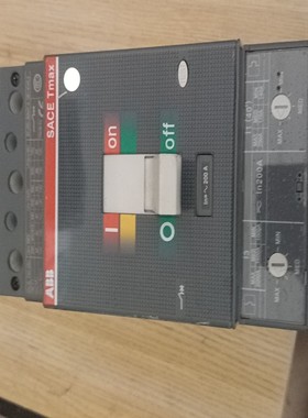 塑壳断路器T4S250200A实物图拍摄询价