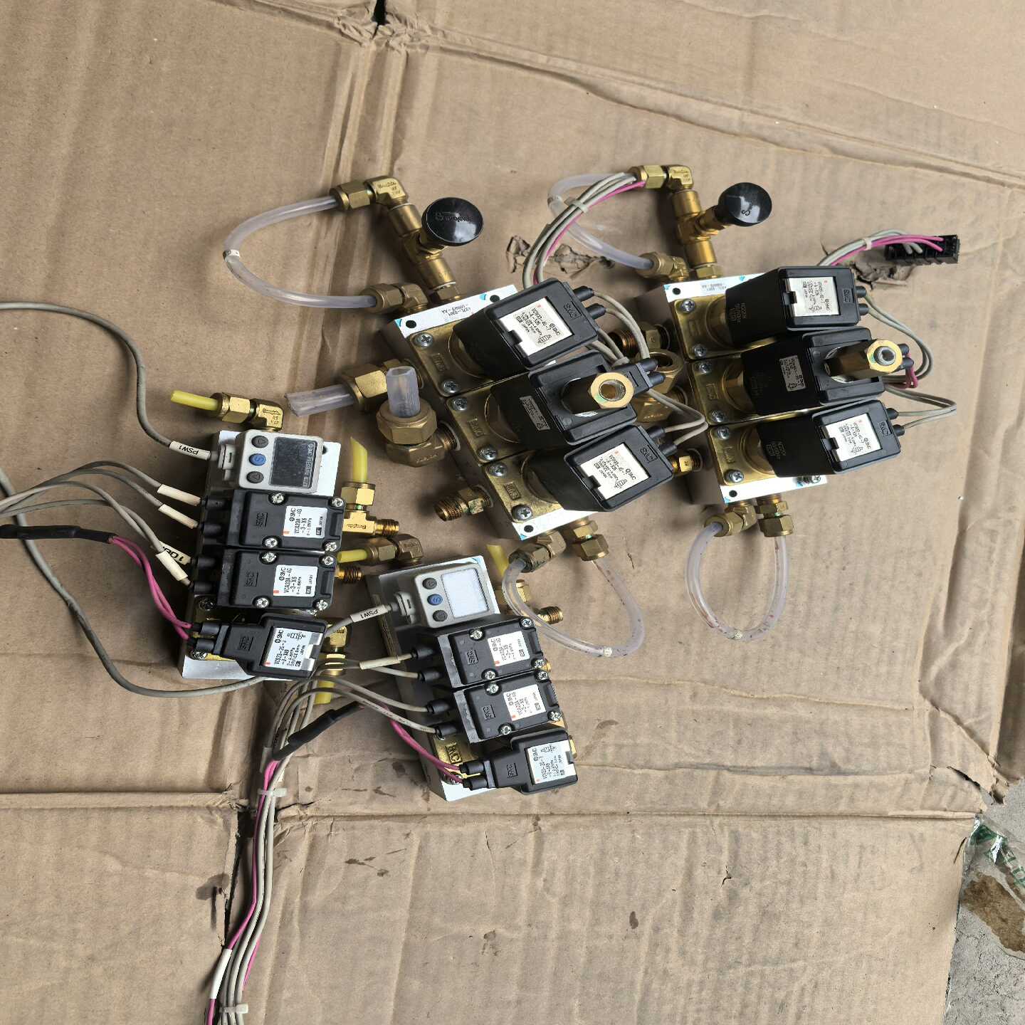 议价SMC真空电磁阀组VCA23A-4G-3-X6。其它型号如图